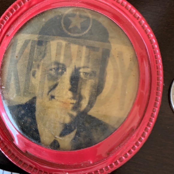 JFK Holographic Campaign Button - Picture 4 of 4
